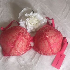 🆕NWT Betsy Johnson Hot Pink Lace Push Up Bra, 34B